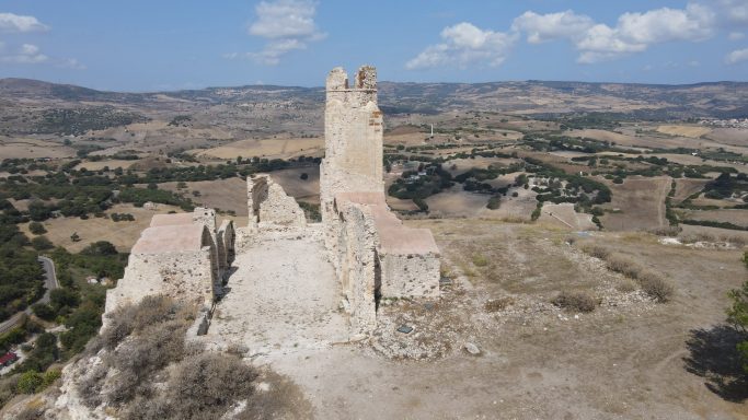 Inspektion einer Ruine